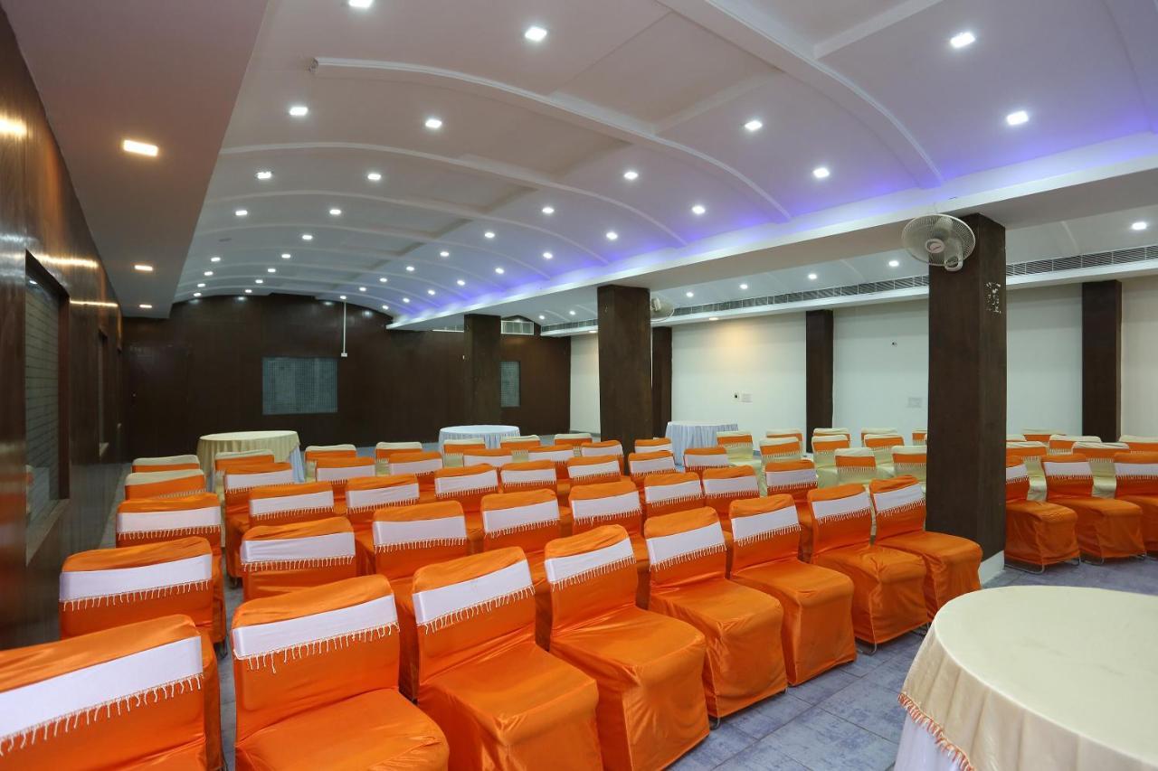 Oyo 14100 Hotel D Meridien Gurgaon Exterior photo