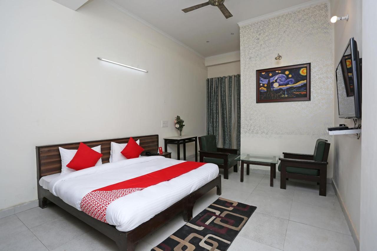 Oyo 14100 Hotel D Meridien Gurgaon Exterior photo
