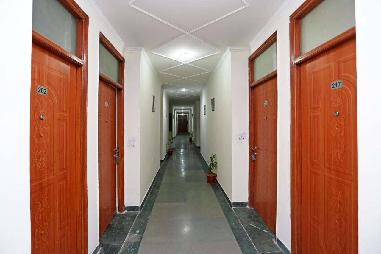 Oyo 14100 Hotel D Meridien Gurgaon Exterior photo