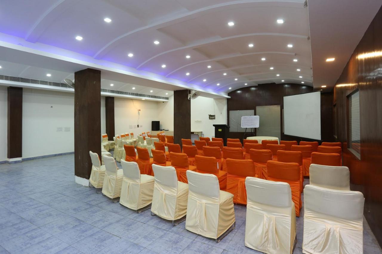 Oyo 14100 Hotel D Meridien Gurgaon Exterior photo
