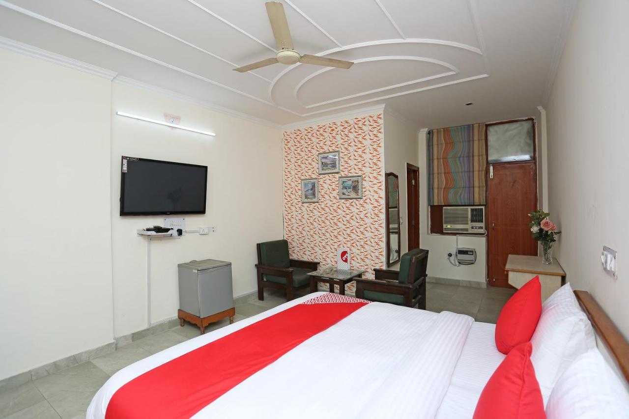 Oyo 14100 Hotel D Meridien Gurgaon Exterior photo