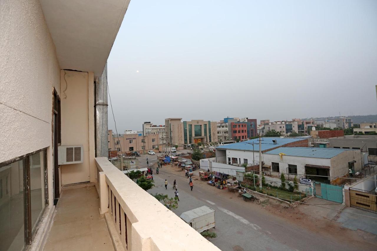 Oyo 14100 Hotel D Meridien Gurgaon Exterior photo