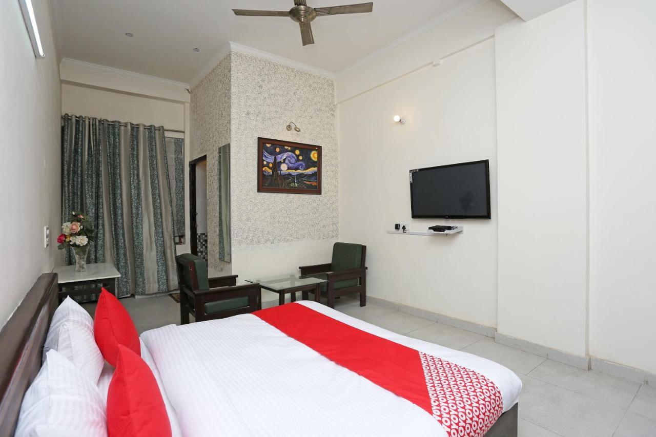 Oyo 14100 Hotel D Meridien Gurgaon Exterior photo
